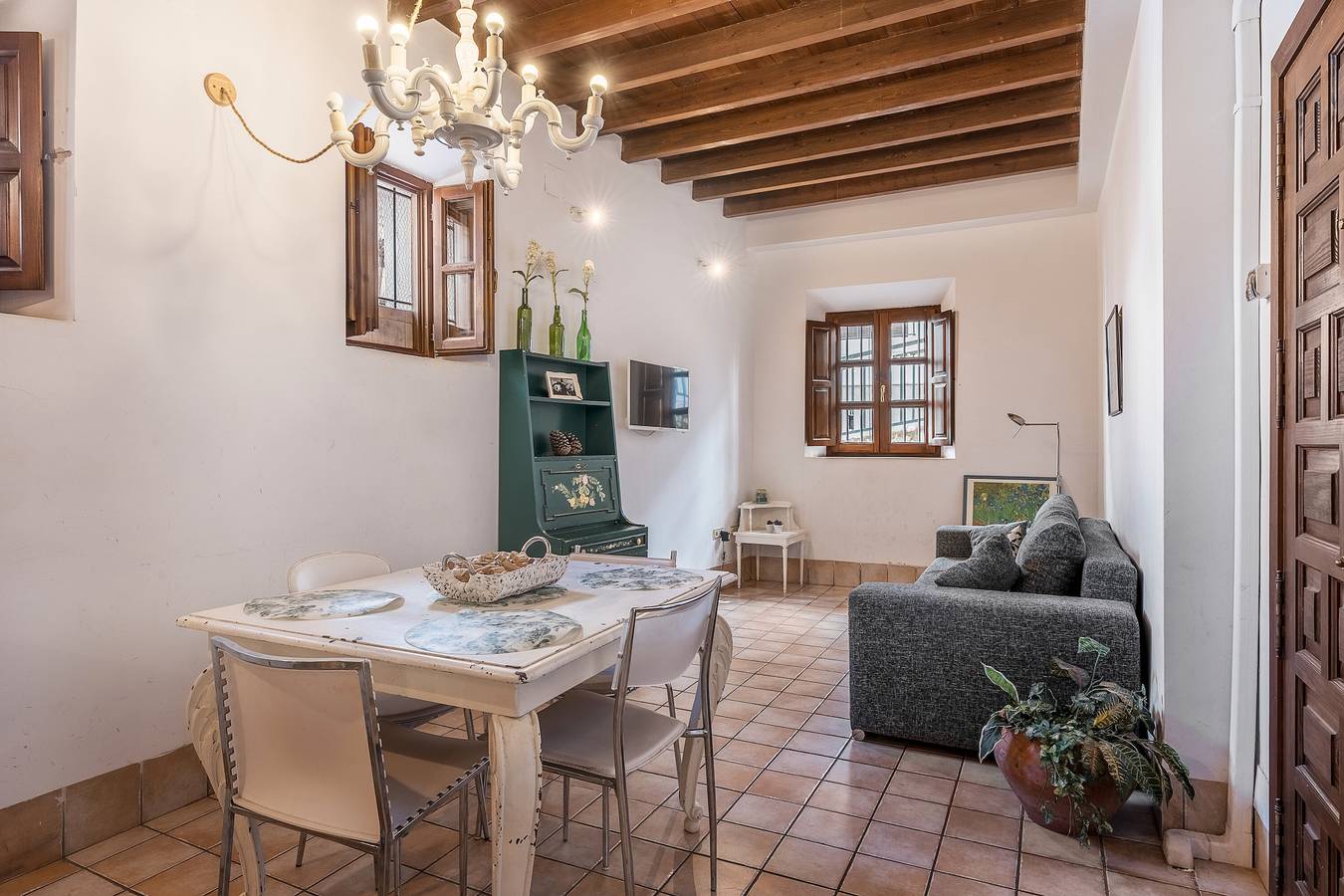Apartamento entero, 'Apartment Elvira Street with Wifi' con Aire Acondicionado  in Centro-Sagrario, Granada