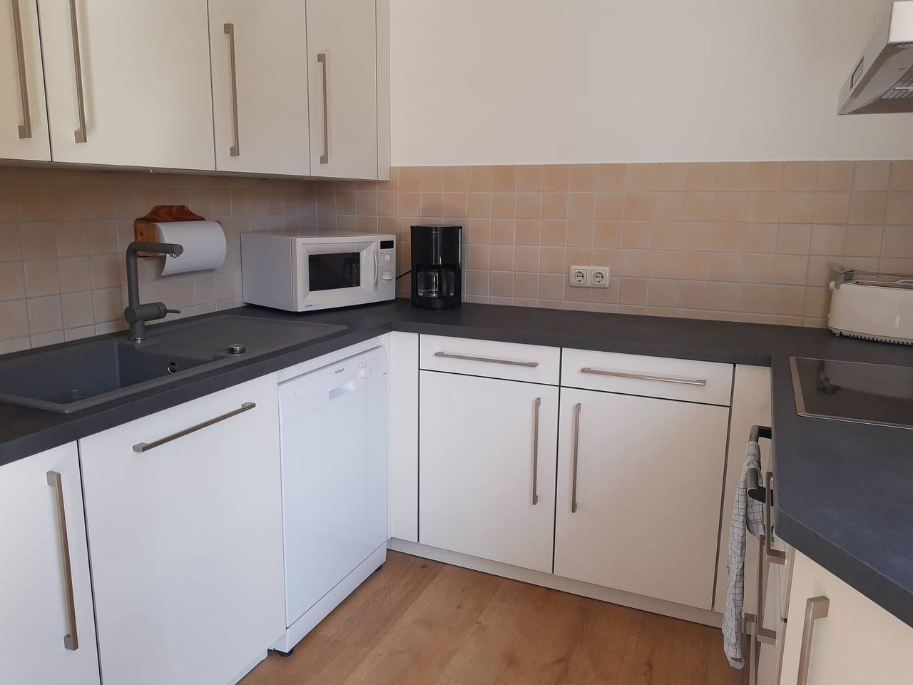 Ganze Ferienwohnung, Ferienwohnung Berg & Wiese inkl. Chiemgaukarte - Ferienwohnung 75qm, Terrasse, 2 Schlafz., Wohnzimmer, Küche, 2 Badez., max. 4 P. in Ruhpolding, Bayerische Alpen