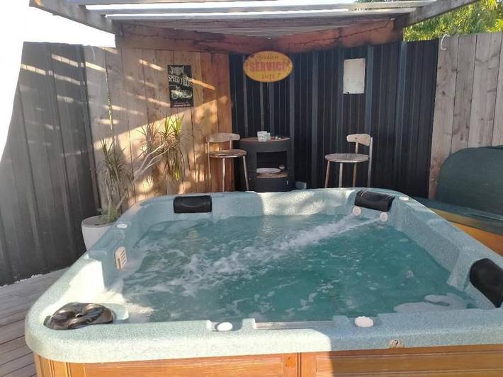 Location de vacances pour 4 personnes, avec Jacuzzi ainsi que Terrasse et Vue à Luçon