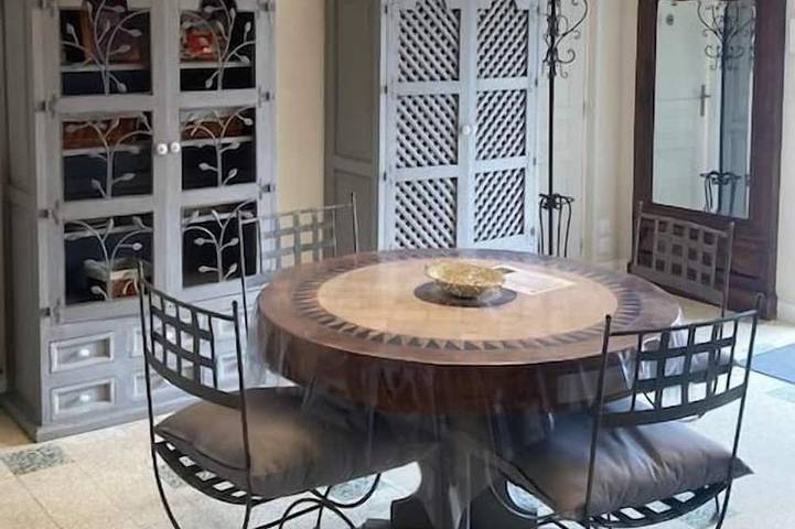 Gîte pour 4 personnes, avec jardin ainsi que terrasse et piscine