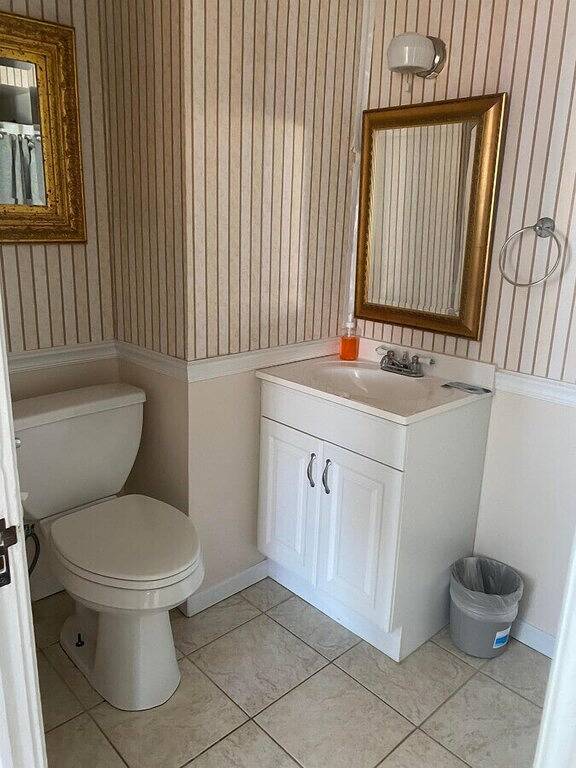 Ah #25 · Ah #25 King Suite w/Jacuzzi/Shower/Fridge/Micro in Wabasha, Wabasha County