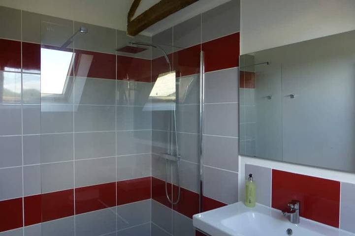 Gîte pour 2 personnes, avec terrasse et jardin dans Bon Repos sur Blavet - 3