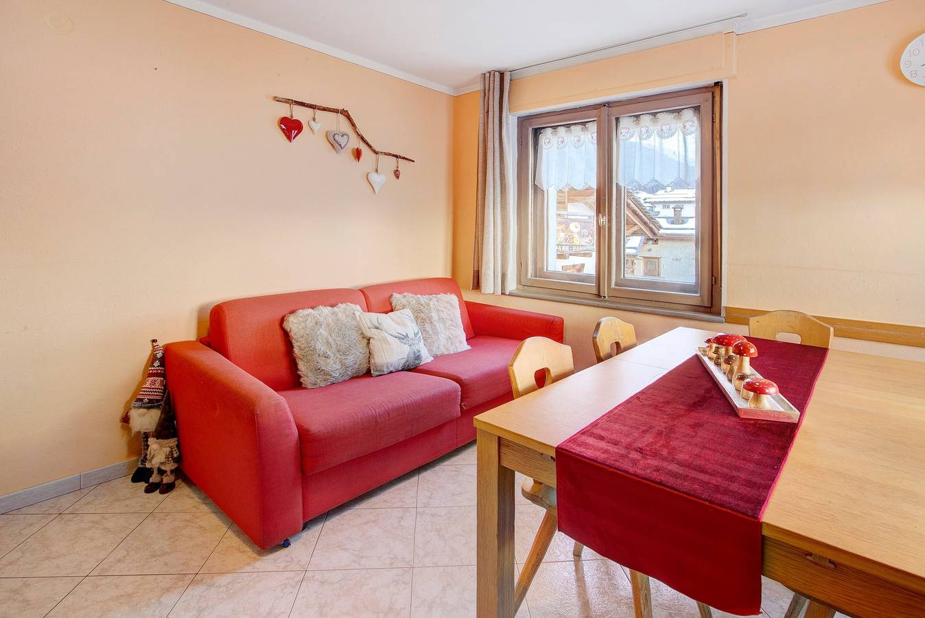 Entire apartment, Apartment 'Lovin Winter' with Mountain View, Private Balcony and Wi-Fi in Livigno (Town), Livigno
