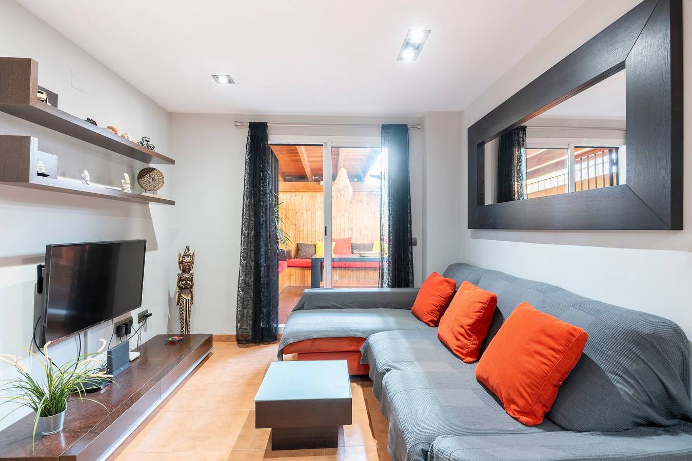 Apartamento entero, Apartamento 'Con Terraza' con Piscina Compartida, Wi-Fi y Aire Acondicionado in Playa de Los Lances, Tarifa