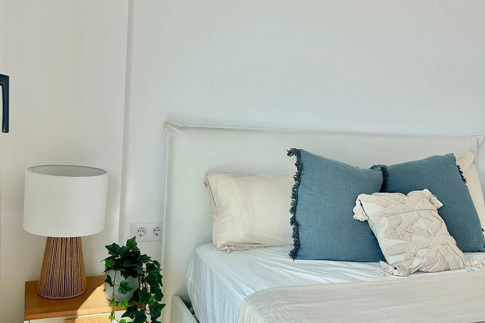 Villa Liria encanto mediterráneo piscina y vista espectacular in Cunit, Costa Dorada