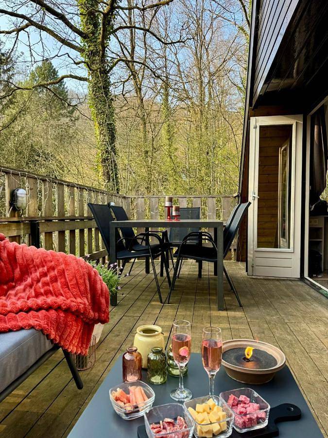 Lodge voor 5 personen, with zwembad and uitzicht as well as tuin in Durbuy