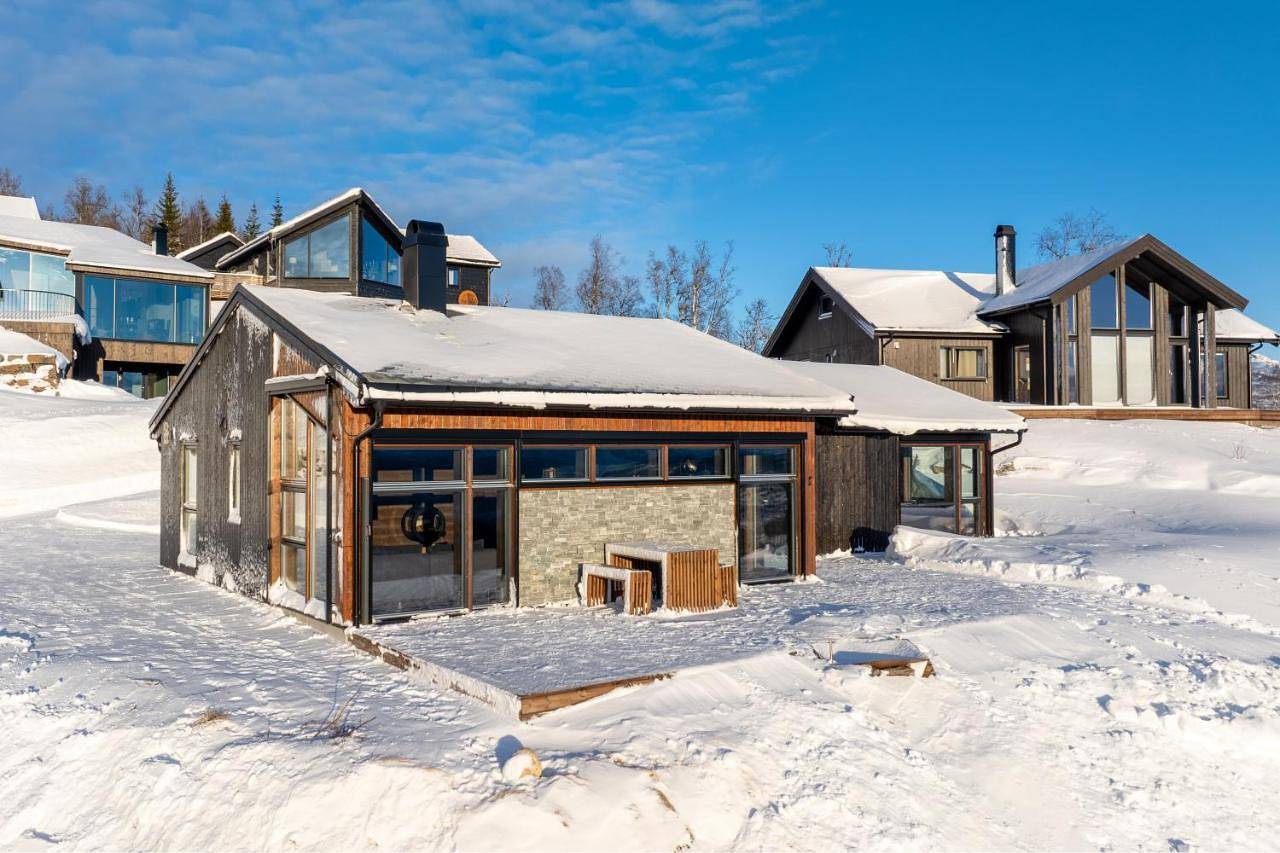 Mountain Cabin with Stunning Views, Extra Space Available in Sogndal 