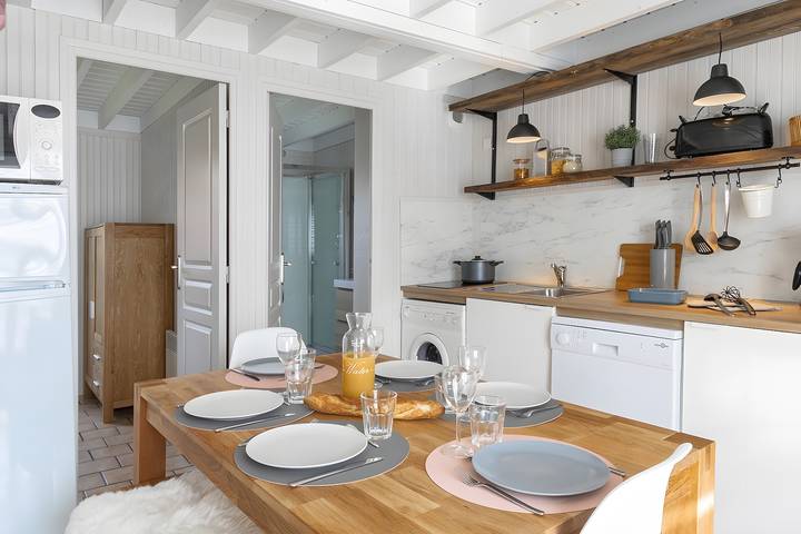 Chalet Jarny for 6 with Shared Pool, Private Terrace, and Wi-Fi in Saint-Pierre-et-Saint-Paul-en-Val-d'Auge, Lisieux region