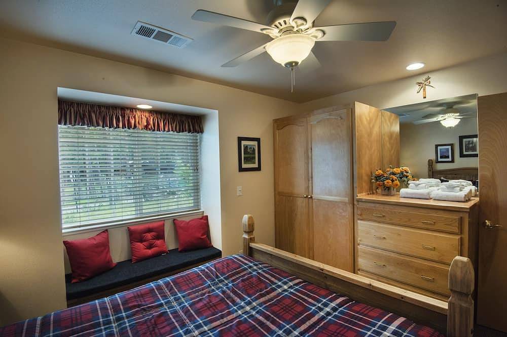 (2A) The Terry Cabin at The Redwoods In Yosemite in 3rd Arrondissement, Paris