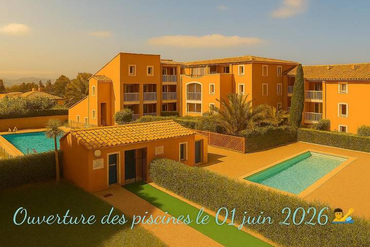 Gîte pour 4 personnes, avec vue ainsi que terrasse et piscine dans Office De Tourisme De Canet En Roussillon