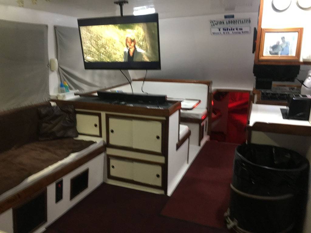 House Boat for 6 Guests in Stock Island, Florida Keys