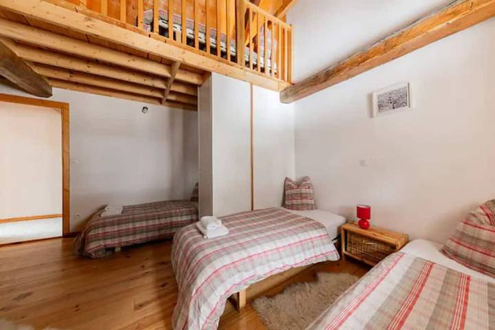 Gîte pour 35 personnes, avec jardin à Chantelouve - 2