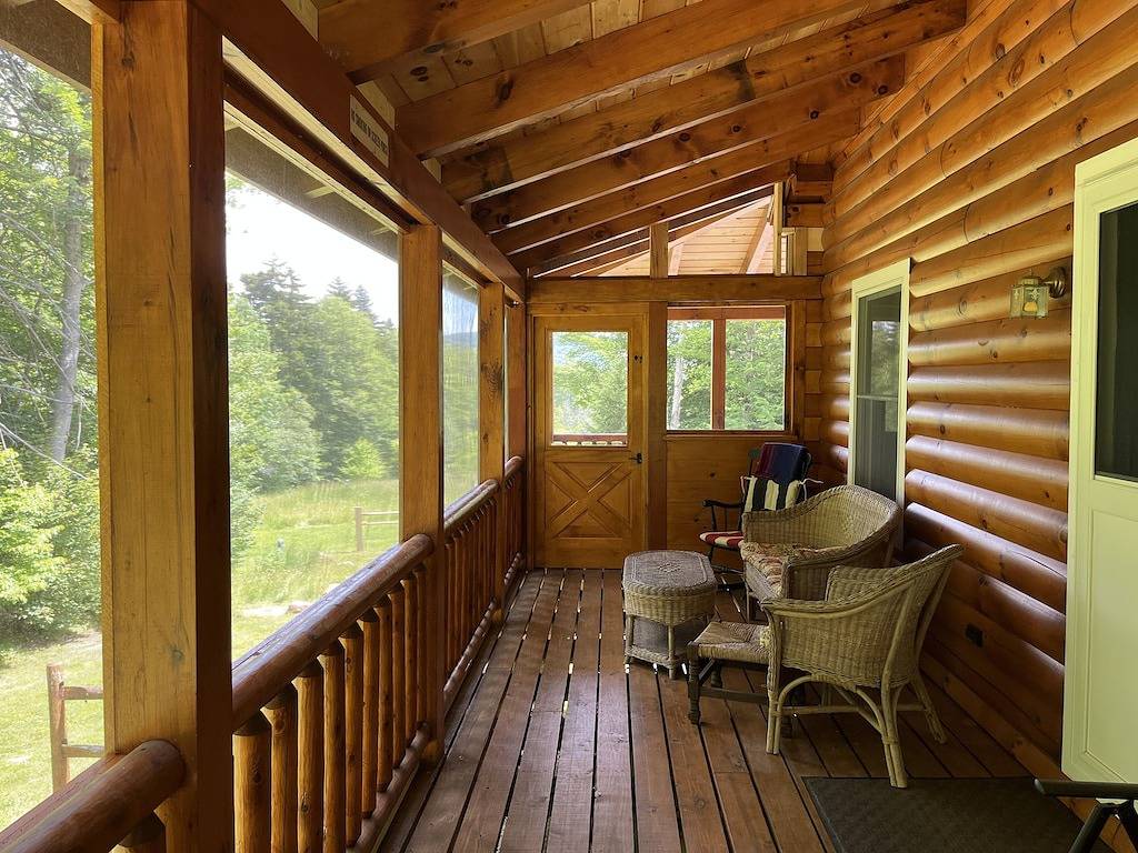 Abgeschiedenes Blockhaus 1/3 mi. von Aufzügen / Lodge. Wasserfälle, Aussicht, Teich, Privatsphäre. in Dover (VT), Mount Snow