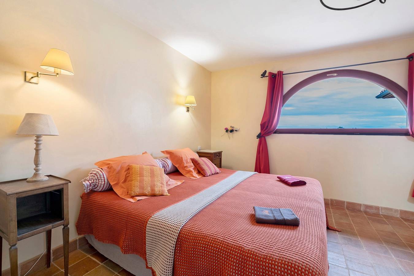 Bed and Breakfast 'Papillon' con piscina, jardín compartidos y Wi-Fi in Hauterives, Región de Valence