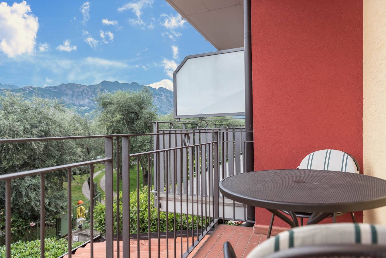 Ganzes Studio, Studio 2 in "Residence la Pergola" mit Balkon, Pool; Parkplatz verfügbar in Malcesine, Gardasee-Berge