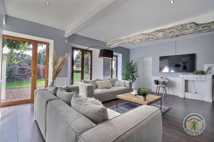 Gîte pour 15 personnes, avec Jacuzzi et Terrasse ainsi que Jardin et Piscine à Montfort-sur-Meu - 3