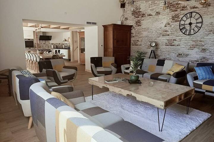 Location de vacances pour 14 personnes, avec jardin à Prissé-la-Charrière