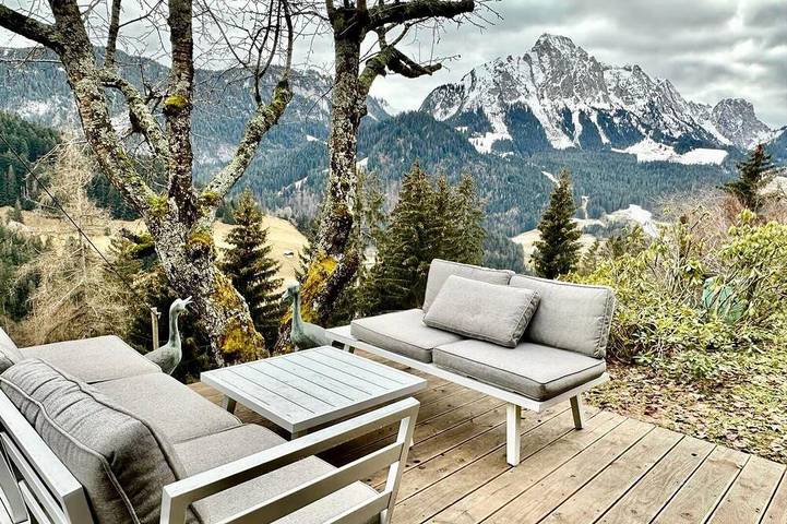 Ferienhaus für 14 Personen, mit Garten und Balkon sowie Whirlpool in Rougemont