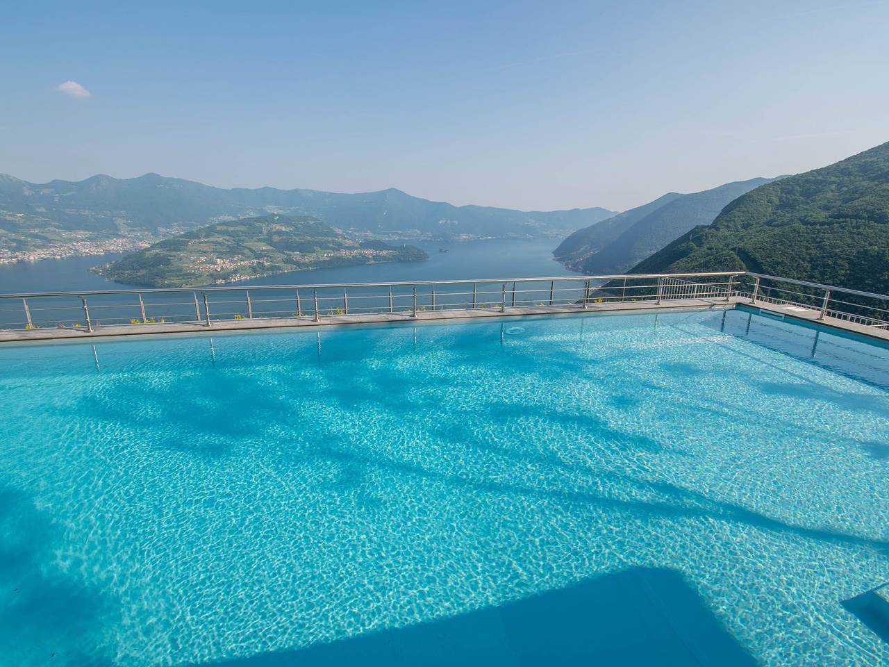 Appartamento intero, Wohnung mit Panaoramaterrasse und Pool in Comune di Parzanica, Lago d'Iseo