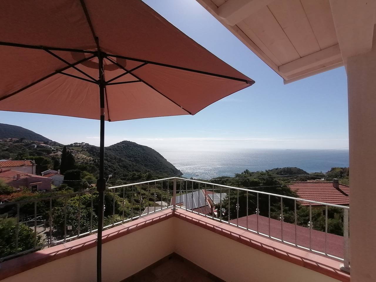 Casa Vacanze 'L' Elicriso' con vista mare, Wi-Fi e aria condizionata in Patresi, Isola d'Elba