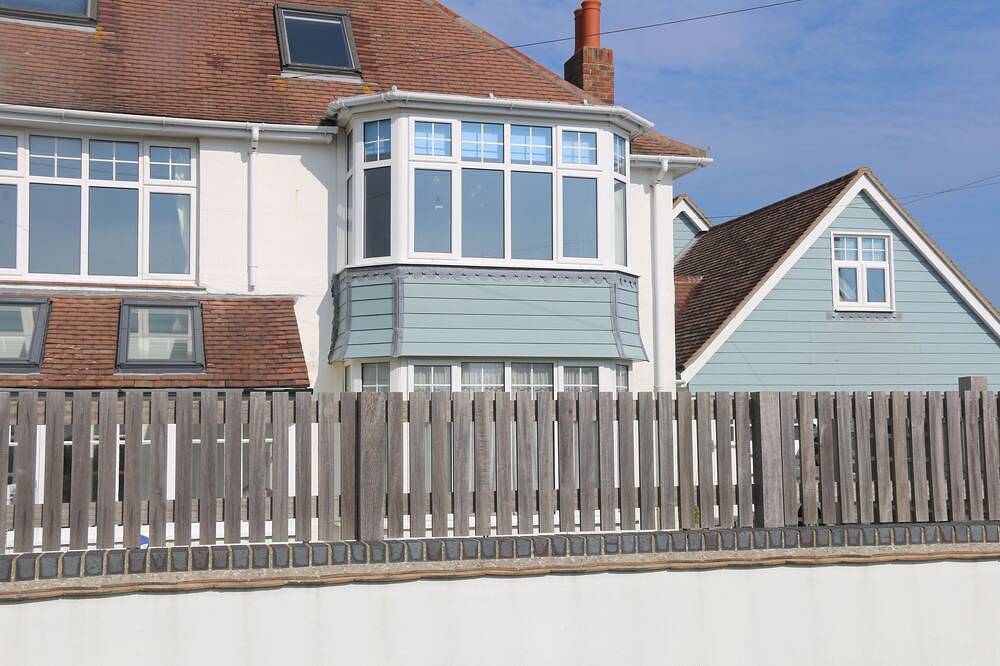 Gorgeous Beach House West Wittering in West Wittering, West Sussex