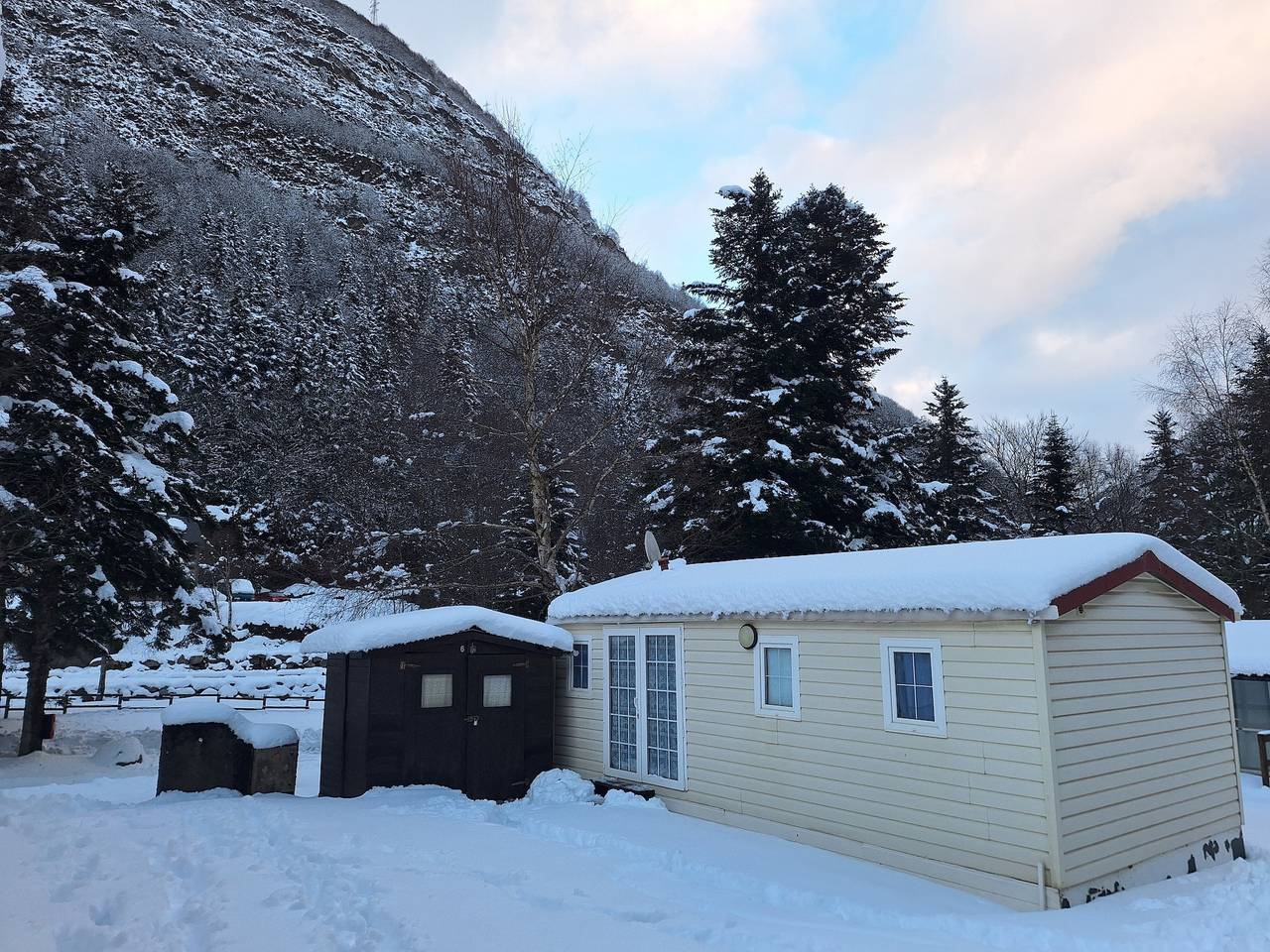 Mobilheim 'Logement au cœur de la montagne' mit Bergblick, privater Terrasse und Garten in Aragnouet, Nationalpark Pyrenäen