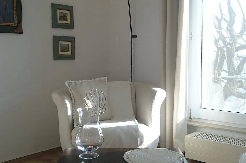 Ganze Wohnung, Seeschwalbe mit Seeblick und Terrasse, Strand, Steg in Alt Schwerin, Plauer See