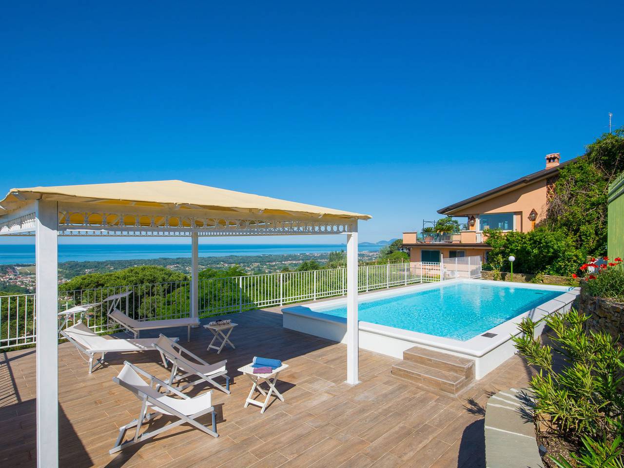 Delfina in Montignoso, Italienische Riviera