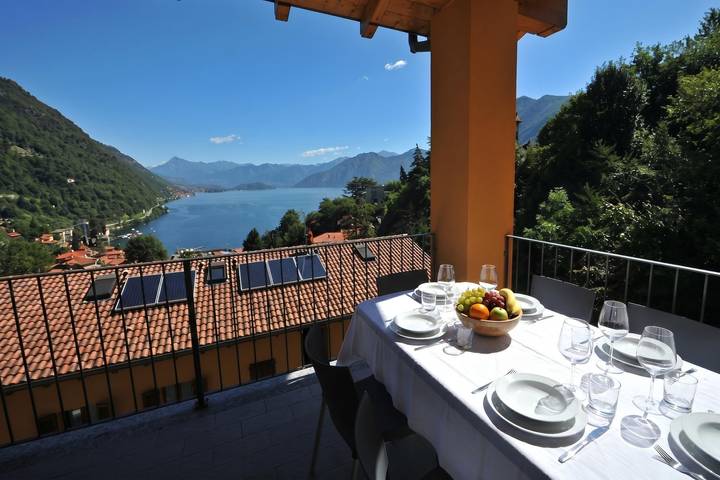 Hütte für 8 Personen, mit Pool und Terrasse sowie Seeblick am Comer See