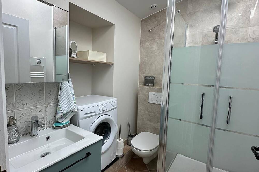 Petit Gîte 4/5 Personnes Avec Accès Piscine Partagée in Grasse, Cannes region