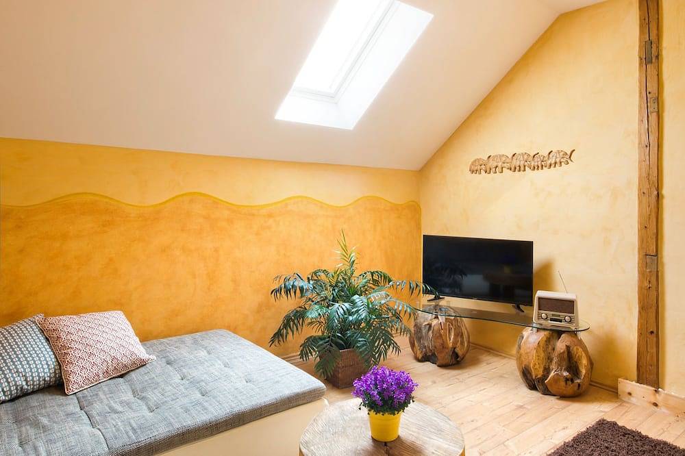 Ganze Wohnung, Erfrischend kreative & geräumige Ferienwohnung \"Hochfilzen\" in Oybin, Zittauer Gebirge