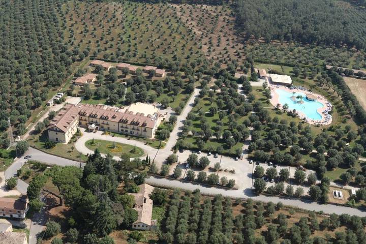 Hôtel pour 4 personnes, avec jardin et piscine