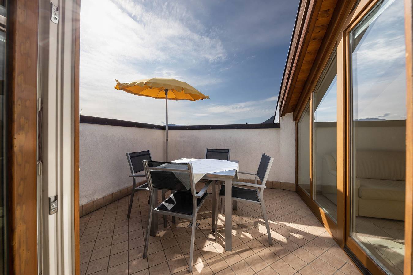 Ganze Wohnung, Ferienwohnung "Stompferhof Mansarde" in Kalterer mit Gemeinschaftspool & Garten in Kalterer See, Kaltern an der Weinstraße