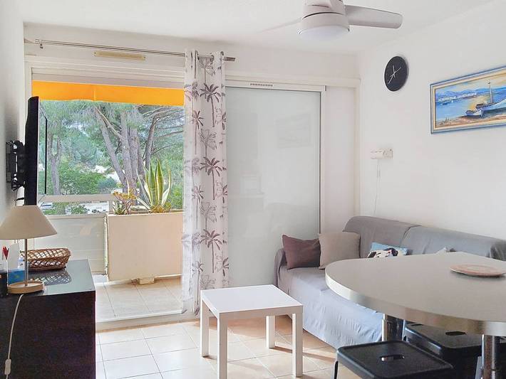 Gîte pour 4 personnes, avec terrasse dans Plage La Favière