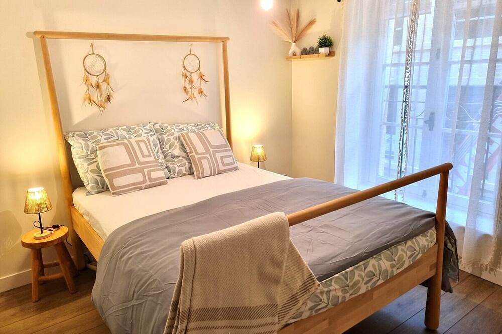 Entire apartment, Magnificent Bali Bohemian Triplex at the foot of the Château in Sedan, ideal for 2 couples in Sedan, Ardennes