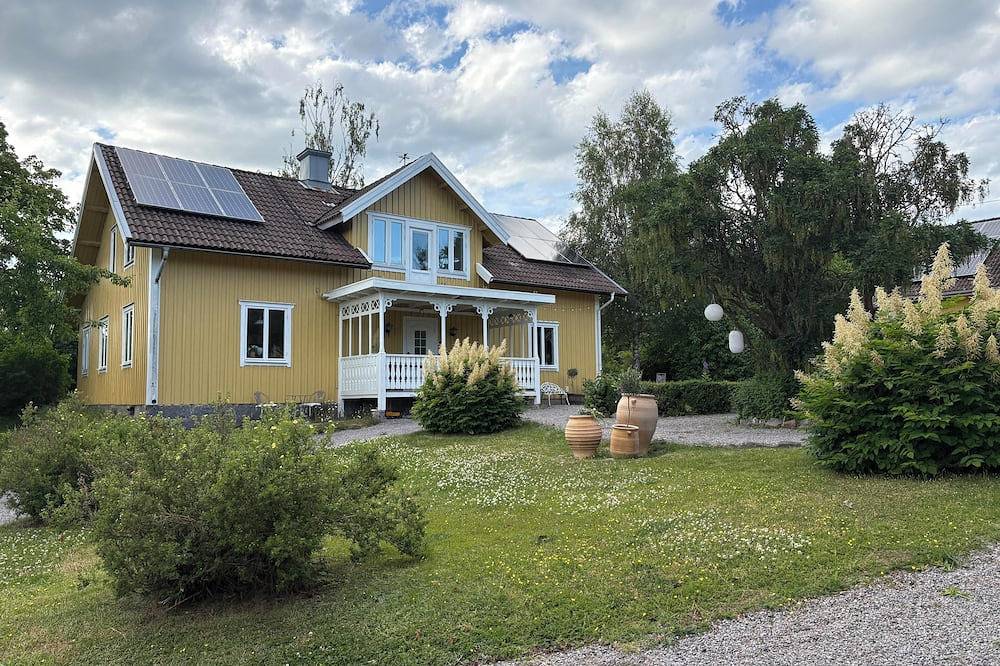 Hidden gem in the countryside - spacious house with 5 bedrooms, 13 beds & large garden in Norrköping, Vikbolandet