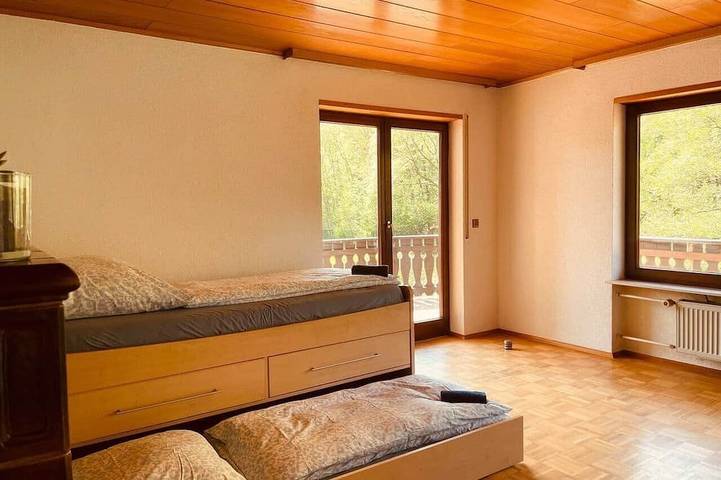 Ferienhaus für 30 Personen, mit Balkon an der Bergstraße - 2