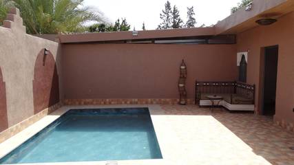 Maison d’hôte pour 5 personnes, avec jardin et vue ainsi que piscine et bassin pour enfant, animaux acceptés dans Sidi Youssef Ben Ali
