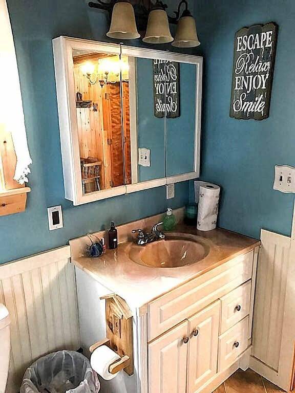 Gemütlicher 3-Zimmer-Rückzugsort am See mit zahlreichen Annehmlichkeiten und Zugang zum Wanderweg in der Nähe! in Aroostook County