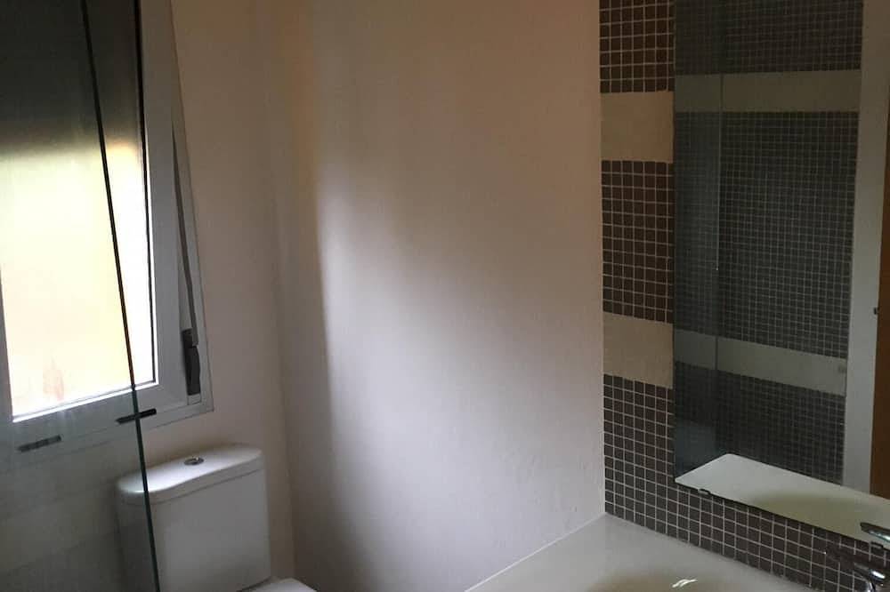 Apartamento entero, Gran piscina privada, toda nueva construcción, aire fresco, jardines, estacionamiento, Wifi in Catllar, Costa Dorada