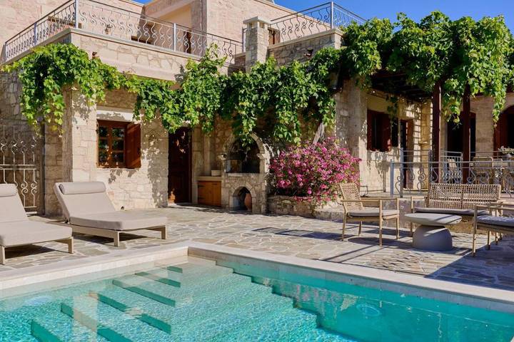 Ferienhaus für 6 Personen, mit Balkon und Terrasse sowie Garten und Pool in Heraklion