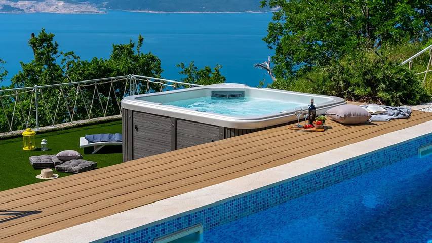 Villa für 11 Personen, mit Garten und Pool sowie Whirlpool und Balkon - 1