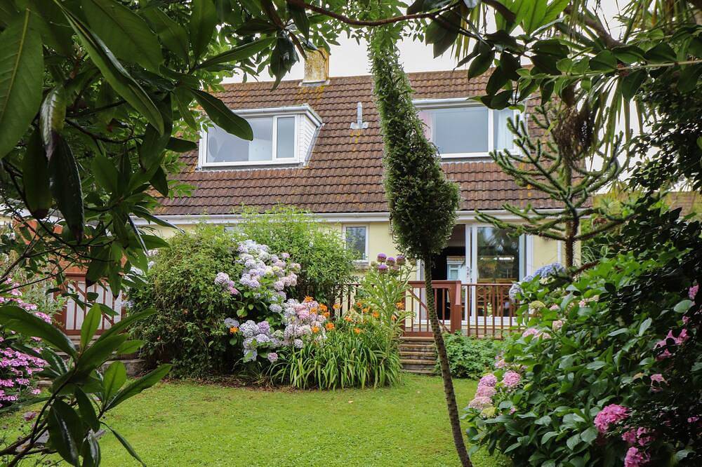Log Cabin for 8 People in Mullion, Cornwall