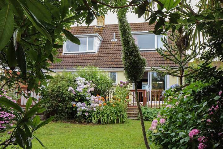 Cottage for 8 people, with garden and terrace, with pets in Mullion