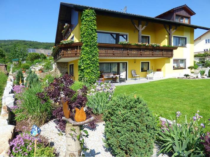 Ferienwohnung für 4 Personen, mit Balkon und Balkon/Terrasse sowie Terrasse und Garten in Landkreis Cham