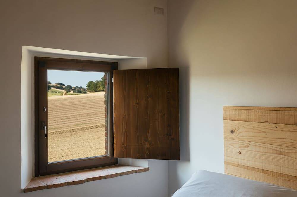 Castagna 110 mq con piscina condivisa in Santa Maria Nuova, Provincia di Ancona