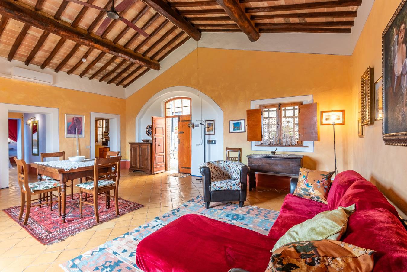 Entire apartment, Apartment 'Sulle Colline Di Siena' with Shared Pool, Wi-Fi and Air Conditioning in Murlo, Siena Province