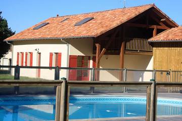 Gîte pour 8 personnes, avec piscine et jardin à Saint-Gor