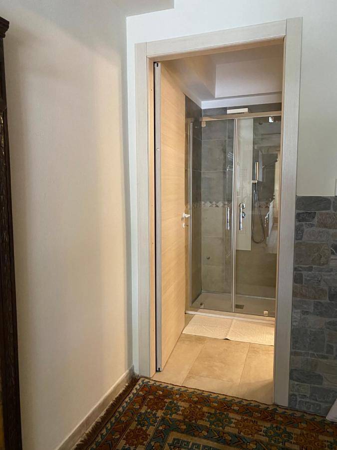 Location de vacances pour 3 personnes, avec terrasse ainsi que vue et piscine, animaux acceptés à Taceno - 4