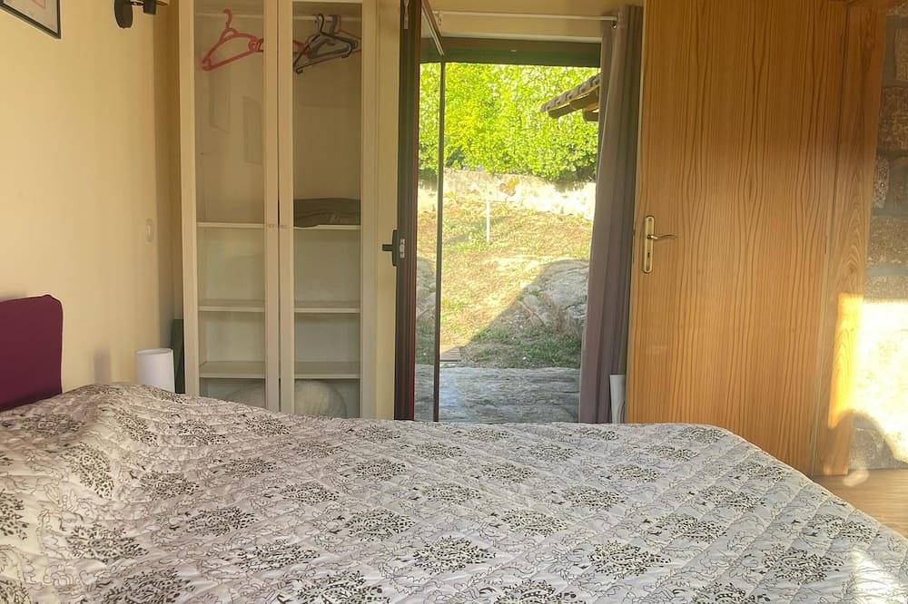 A Quiet Stone House in Nature by a Waterfall 5 min From Douro River in Sande e São Lourenço do Douro, Porto Distrikt